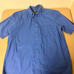 Eddie Bauer Men's Short-Sleeve Button-Down Shirt in Blue